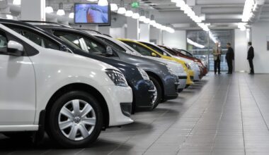 Autokauppa vilkastui, nämä autot viedään nyt käsistä