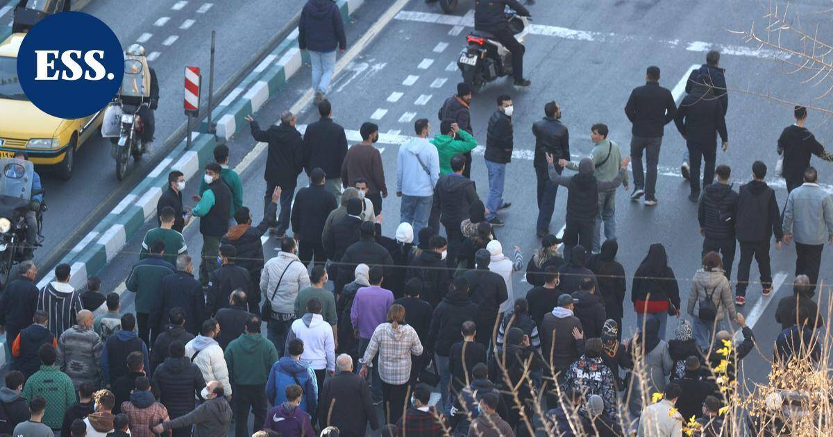 Iranin internet-yhteyksien katkos on jatkunut yli 84 tuntia – ulkoministeri vakuutti yhteyksien palaavan "pian" | Uutissuomalainen