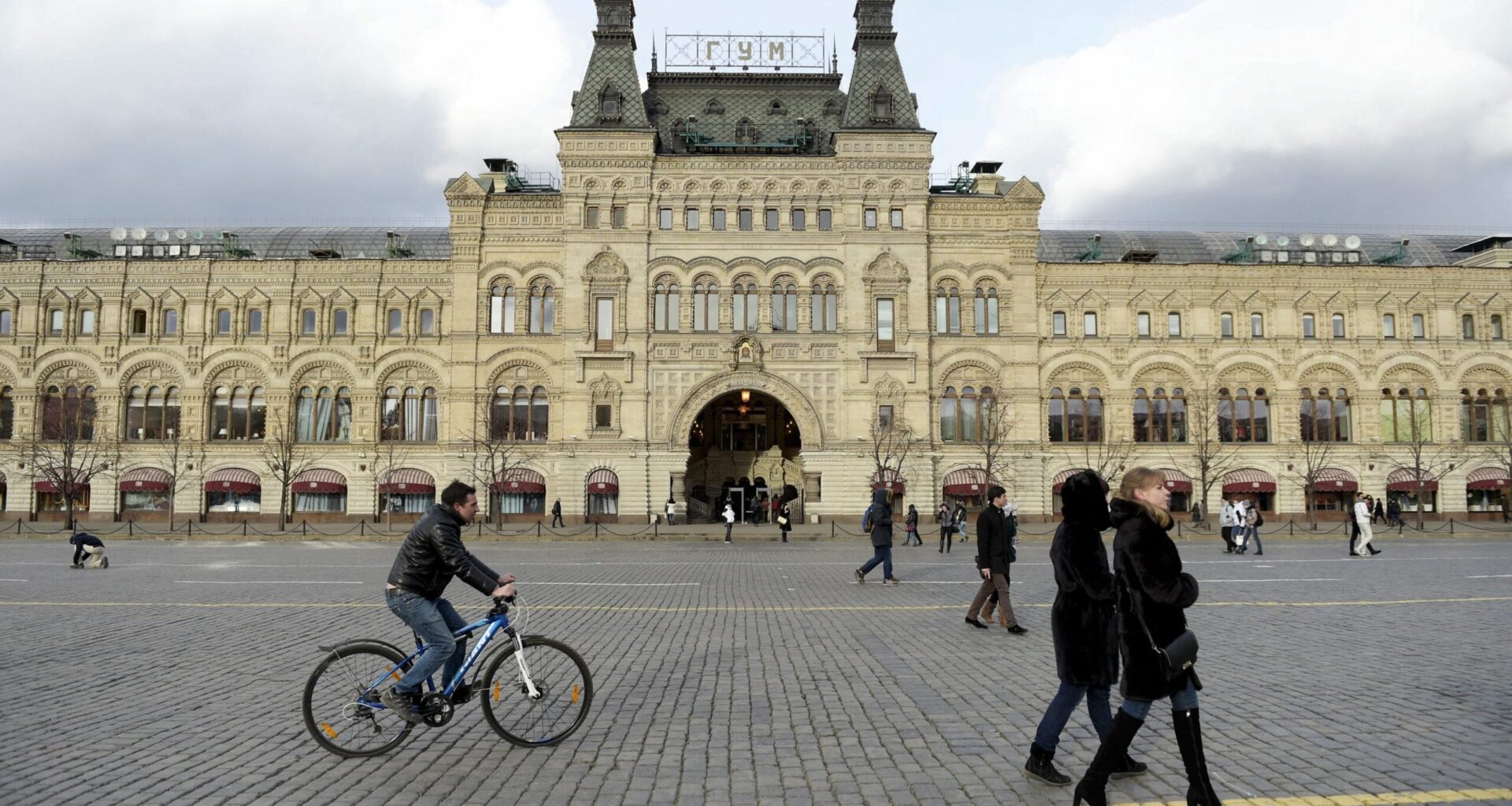 Pakotteet vuotavat - Moskovan kaupat täyttyvät eurooppalaisista luksustuotteista