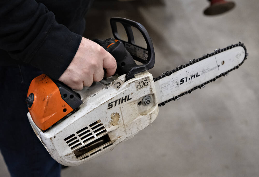 Mielipide: Sakset eivät enää tehoa hyvinvointivaltion ylläpitoon – on tartuttava moottorisahaan