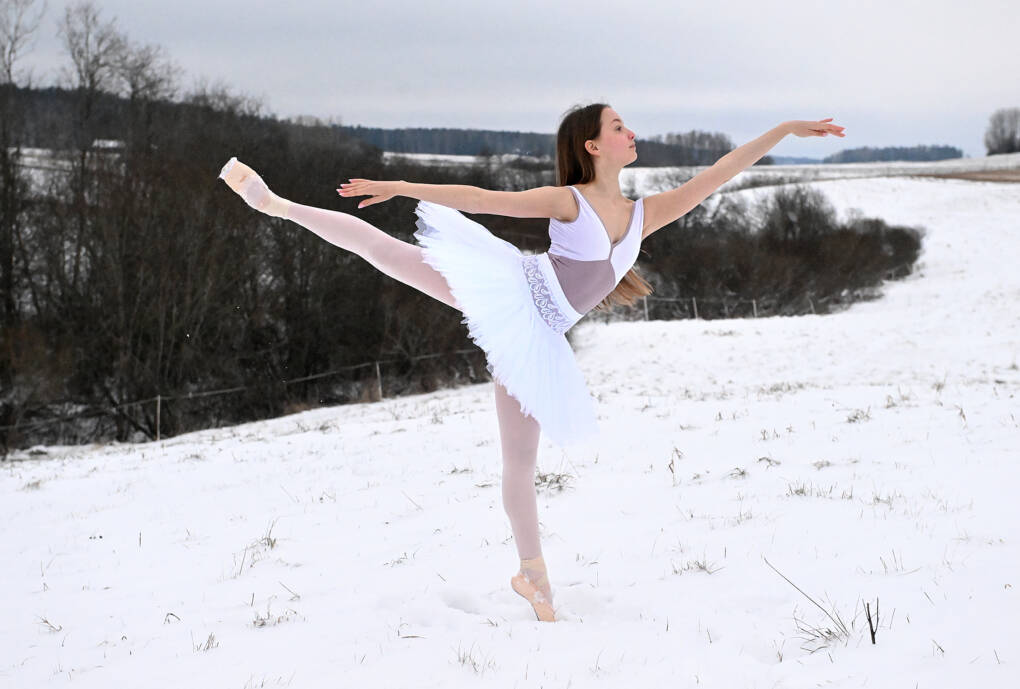 Baletti vei Matilda Saarisen Hajalan maalaismaisemasta Ranskan Cannesiin