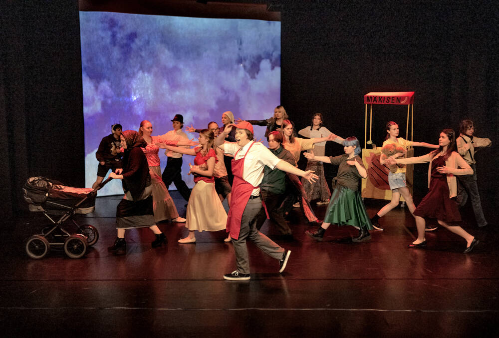 Yli 60 lukiolaista tekee musiikkiteatteria Salossa – ensi-ilta ensi viikolla