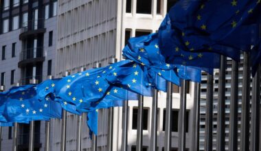 Komissiolta viesti Venäjälle: Pidätämme oikeuden käyttää jäädytettyjä varoja