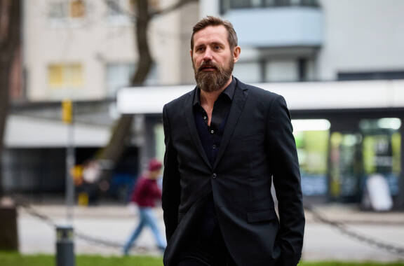 Arkistokuva. Artisti Lauri Tähkä eli Jarkko Tapani Suo saapui Turun hovioikeuteen 13.11.2024.