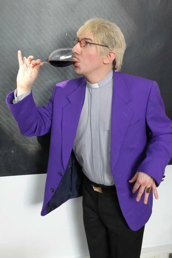 Arkistokuva. Aku Hirvniiemen sketsihahmo Usko Eevertti Luttinen tuli toiseksi vuoden 2012 Putouksessa.