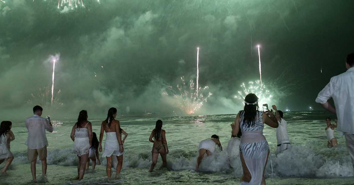 Näin vuosi vaihtui maailmalla: ilotulitteet värjäsivät Rion punaiseksi ja vihreäksi | Uutisia lyhyesti