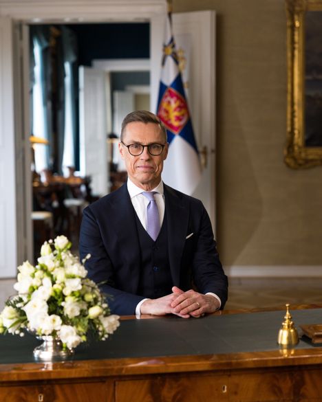 Stubbin kravatti oli hieman vinossa.