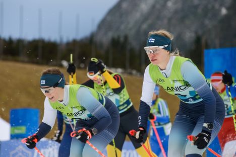 Maria ja Anna käyvät kiivaita latutaistoja Yleisradion televisiosarjassa.