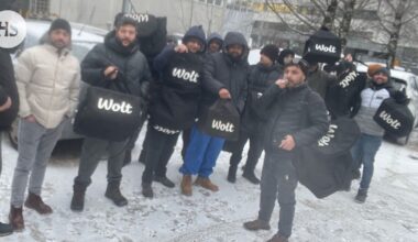 Wolt-lähetit protestoivat Itä-Helsingissä pimeitä työmarkkinoita vastaan