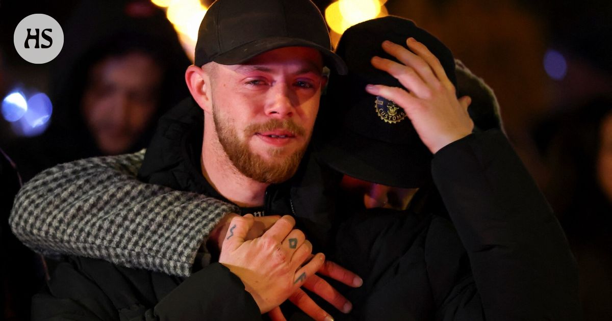 Silminnäkijät kertovat sädesuihkuista samppanjapulloissa ja kapeasta reitistä ulos