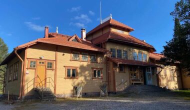 Luston vanha rautatieasema suojeltiin, omistajat onnellisia: ”Nyt kukaan ei pysty tuhoamaan tätä” | Etelä-Savo