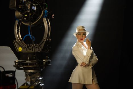 Elokuvassa Jennifer Lopez esittää Ingrid Lunaa. Elokuva nähdään Suomen elokuvateattereissa tammikuussa.