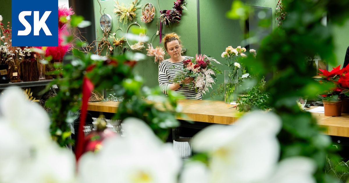 Rauman Valla Fiini -kukkakaupan yrittäjä Pauliina Hiukkamäki kertoo, että kukkakaupan pyörittäminen ei ole aina helppoa.