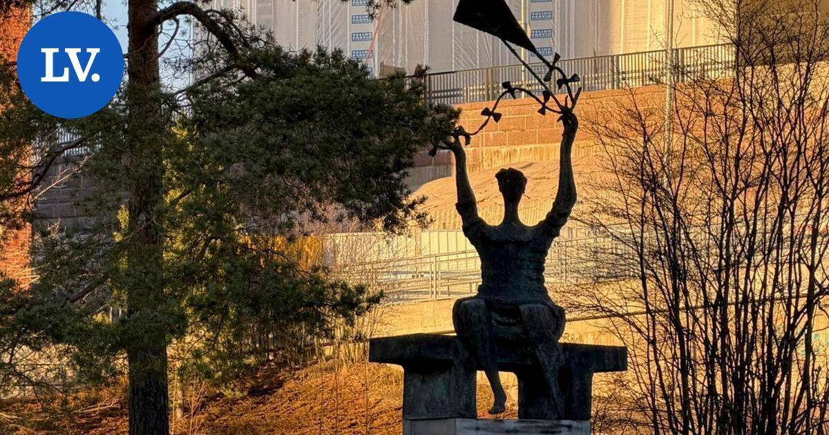 Yllätys Helsingin aavekorttelissa – vain patsas jäi paikoilleen | Paikalliset