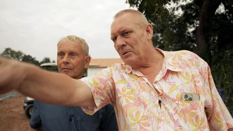 Bent on asunut muutaman vuoden Thaimaassa. Kuvassa myös Tanskasta kotoisin oleva Kenn.