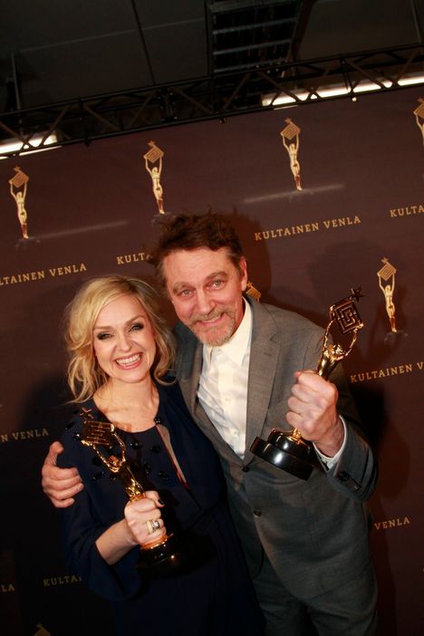 Sorjosen läheistä työtoveria Lenaa sarjassa näytellyt Anu Sinisalo ja pääroolia tulkinnut Ville Virtanen palkittiin molemmat Venla-pysteillä vuoden 2016 Kultainen Venla -gaalassa.