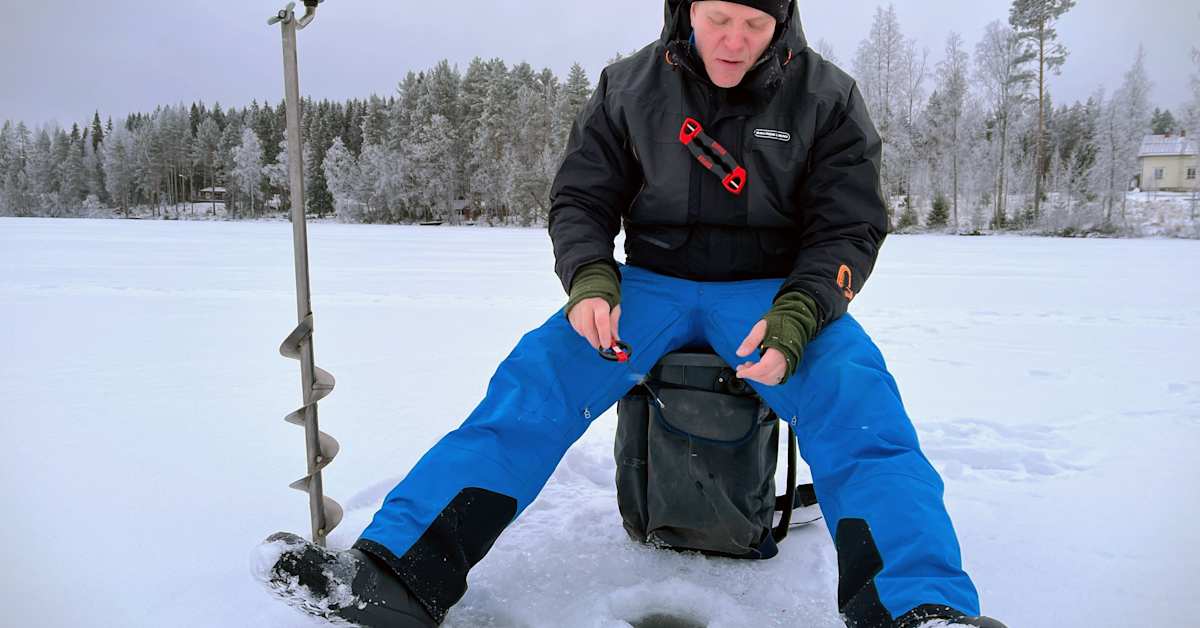 Jyväskyläläinen Timo Kohvakka on pudonnut jäihin useamman kerran, silti hän palaa innoissaan pilkille joka talvi | Keski-Suomi