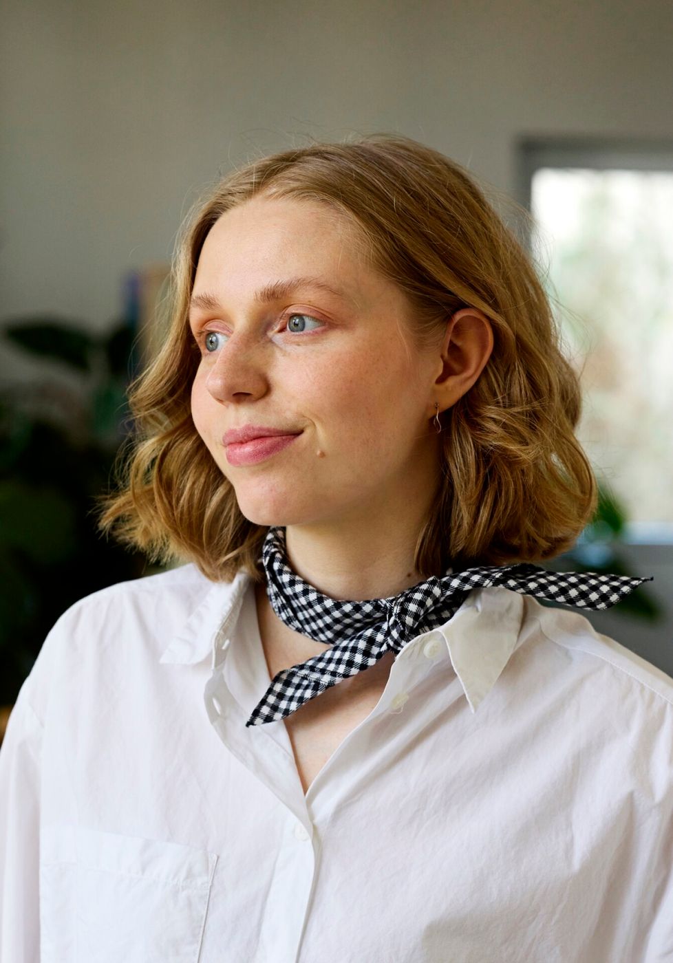 ”Parin euron huivi päivittää asun tehokkaasti. Huiveja on helppoa ja edullista löytää käytettynä. Niiden avulla on myös näppärää kokeilla uusia värejä.”