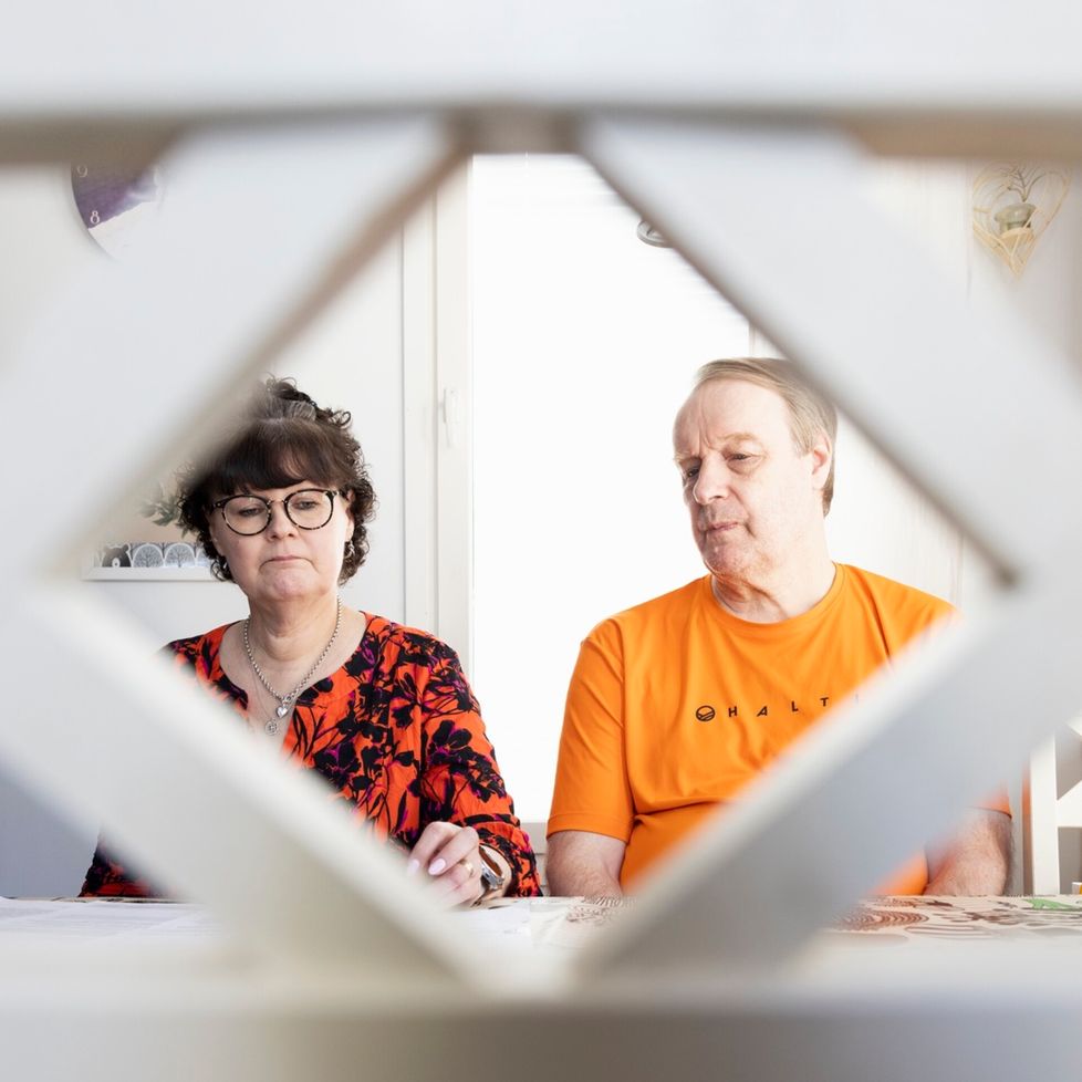 Kirsi Leskelä ja Jari Kinnunen ovat pettyneitä siihen, että Marikan saamaa apua vähennetään.