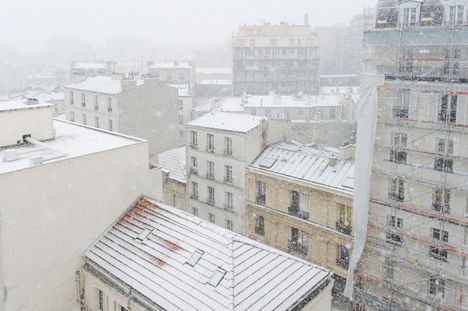 Maanantaina Pariisissa satoi runsaasti lunta.