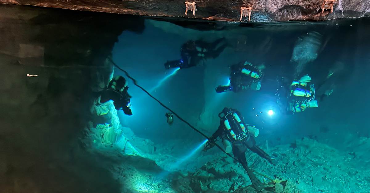 Suomen rajavartiolaitoksen sukellusryhmä auttoi Ruotsin poliisia nostamaan vainajan hylätystä kaivoksesta | Uutisia lyhyesti