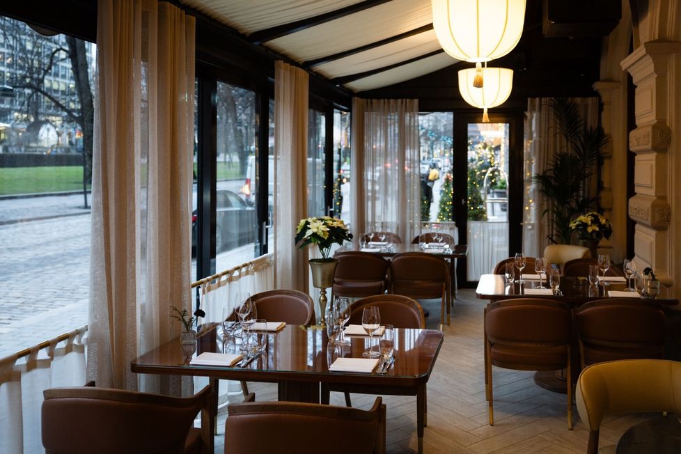 Kämpin ravintolan lasitettu terassi on rauhoitettu ruokailijoille.