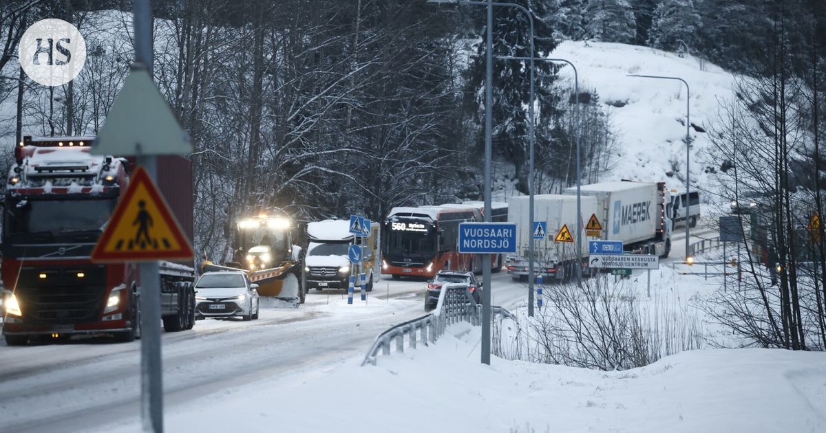 Kuusi bussia lähes yhdessä läjässä – Fintraffic lupaa, ettei keskiviikkoaamun liikennesumppu toistu