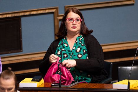 Vasemmistoliiton kansanedustaja Pia Lohikoski lähetti kahvittelukutsun Kimmo Vehviläiselle.