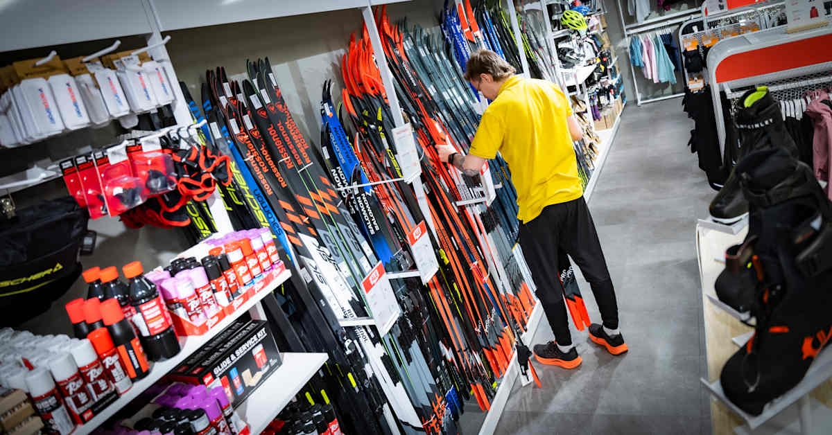 Suksia myydään isoilla alennuksilla, vaikka hiihtokausi on vasta aluillaan | Kotimaa