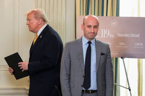 Presidentti Donald Trump ja Stephen Miller Valkoisessa talossa lokakuussa.