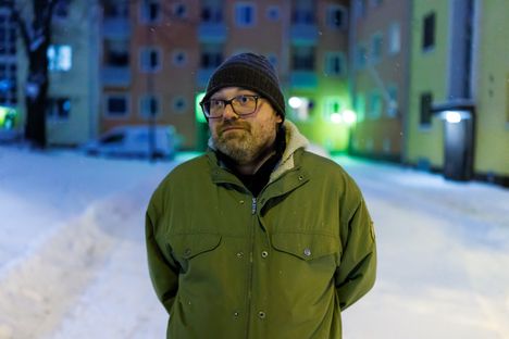 Jussi Mustajärvi vie lapsensa kouluun joka aamu, koska koulumatka on liikenteen takia vaarallinen.