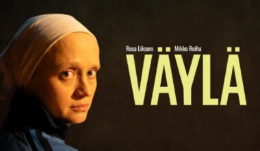 Väylä on tamperelaisen näyttelijäntyön juhlaa – Ella Mettänen kerää kiitosta Mikko Roihan ohjauksessa