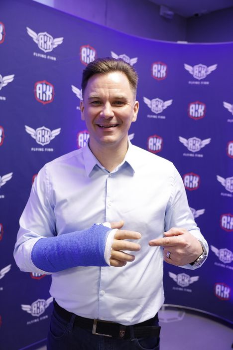 Toni Vilander pystyy suhtautumaan onnettomuuteensa jo huumorilla.