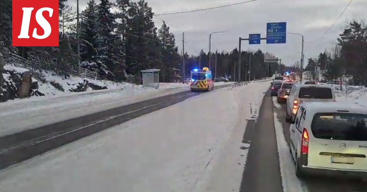 Nokkakolari Paraisilla – tie poikki, neljä sairaalaan