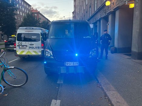 Tapahtumapaikalle hälytettiin useita partioita.