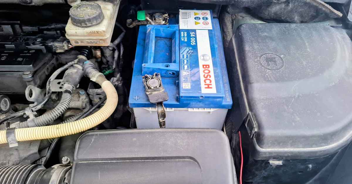 Akun vaihto onnistuu monelta kotikonstein – ”Kun pysyy vanhoissa autoissa, pääsee helpommalla” | Kotimaa