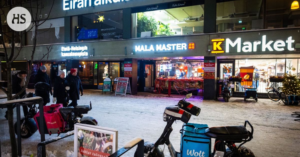 Aikuislukion portaikosta tuli ruokalähettien epävirallinen taukopaikka