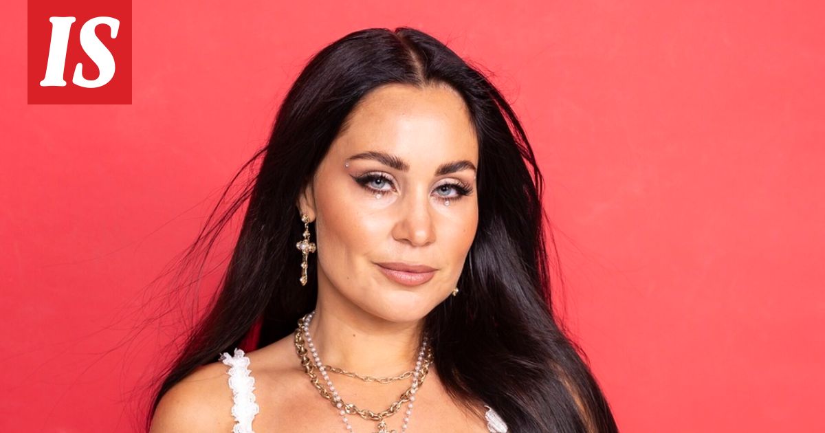 Anna Abreu poseeraa bikineissä – aviomieheltä paljonpuhuva kommentti