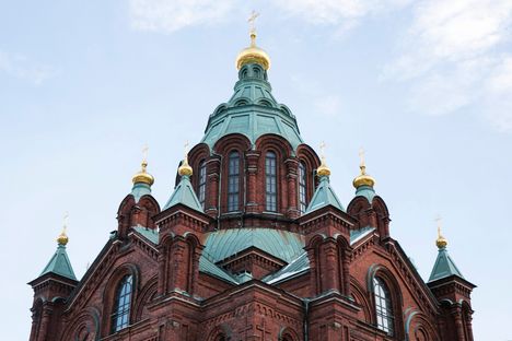 Uspenskin katedraalin kupolit on päällystetty aidolla, 24 karaatin kullalla.