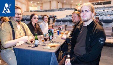 ”Ylpeä saa olla” – Sweeney Todd ihastutti ensi-iltayleisön, katso kuvakooste Tampere-talosta