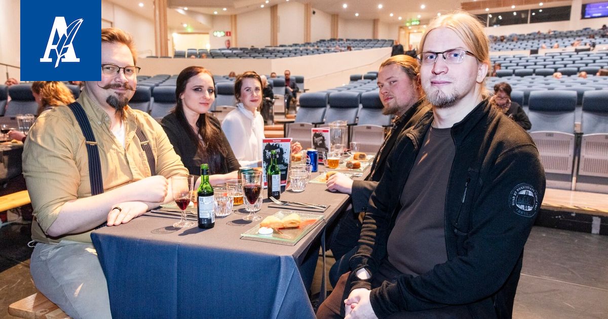 ”Ylpeä saa olla” – Sweeney Todd ihastutti ensi-iltayleisön, katso kuvakooste Tampere-talosta