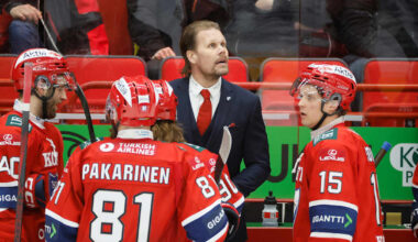 Olli Jokinen höyrysi tuomareille – kertoi kuohuttaneen ottelun jälkeen helpottavan tiedon ruotsalais­maalivahdista | Urheilua lyhyesti