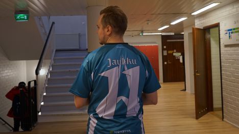 Pitkänen eli ”Jaukku” on entinen Counter-Strike-kilpapelaaja. Hän on ollut mukana Kamkin esports-opinnoissa alusta asti.