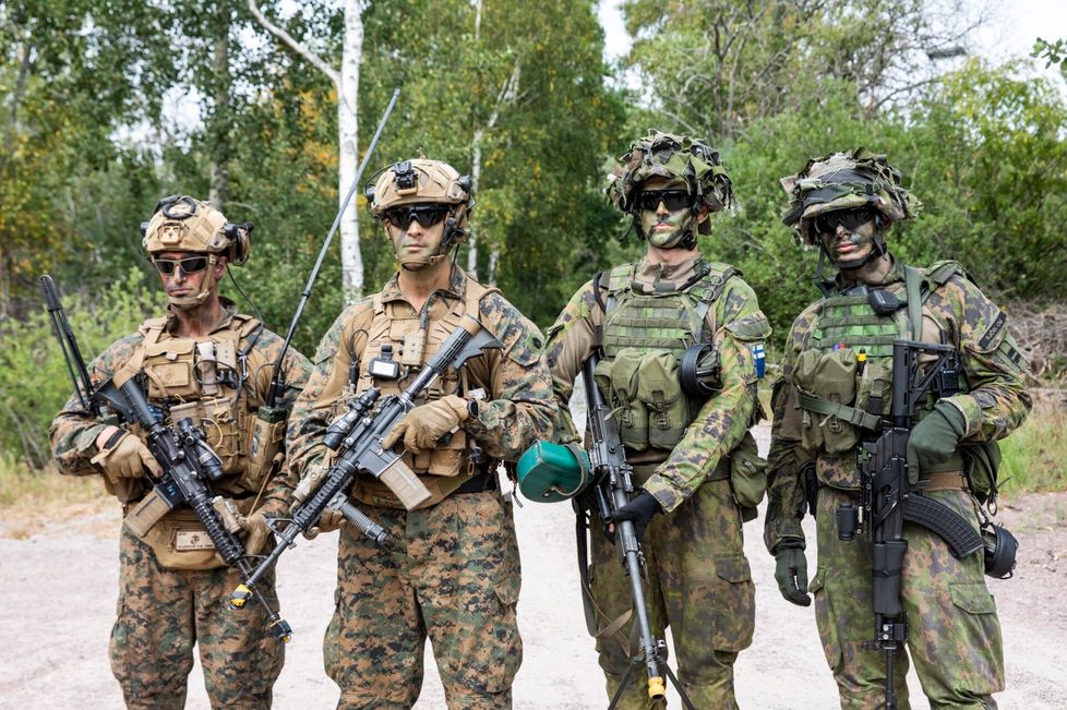 Yhdysvaltojen merijalkaväen sotilaat harjoittelivat elokuussa 2022 Suomen merivoimien kanssa Upinniemessä.