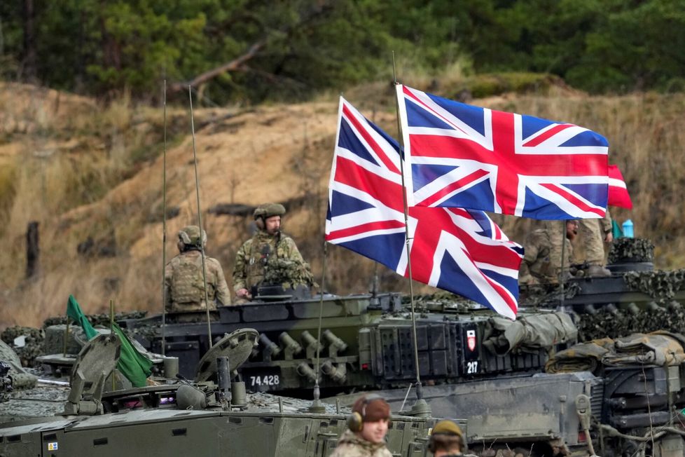 Tutkijatohtori McNamara kuvailee Britanniaa kysymysmerkiksi sotilaallisen valmiuden saralla. Tutkijan mukaan Britannian sotilaalliset kyvykkyydet eivät aina riitä tehtyihin sitoumuksiin. Kuva Latviasta marraskuussa 2022 pidetystä Nato-harjoituksesta.