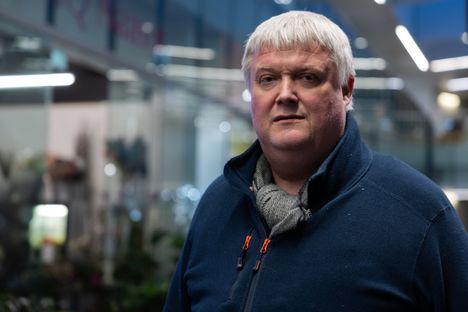 Tanskalainen Niels Kristian Skou on Grönlannin hallinnossa töissä. Hänestä Yhdysvaltojen ostopuheet ovat hulluja.