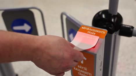 K-Supermarket Järvituulen pikakassalle lisättiin portti, jotta asiakkaiden ylimääräinen kulkeminen kassojen läpi vähenisi. Ostokuitilla pääsee vain määrätyn ajan läpi portista ennen kuin sen toiminta lakkaa.