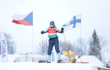 Minja Korhonen kilpailee tällä kaudella myös mäkihypyssä, ja hän on lähellä olympiapaikkaa sivulajissaan.