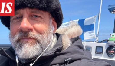 Jari Saario on yhä soutuveneessään