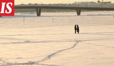 Tytöt luistelivat jäällä Helsingissä – Merivartiostolta vakava varoitus